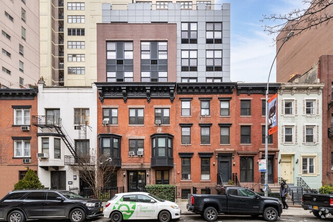 Building Photo - 353 W 30th St