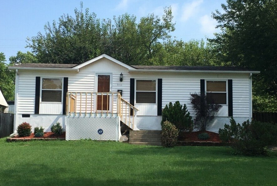 Primary Photo - 300 Marian Dr