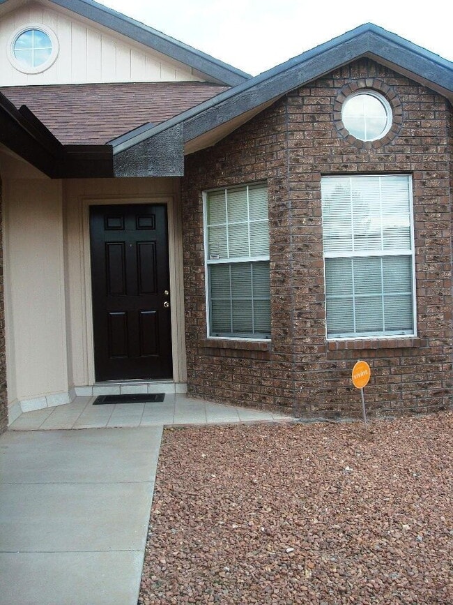 Building Photo - 1445 Plaza Verde Dr