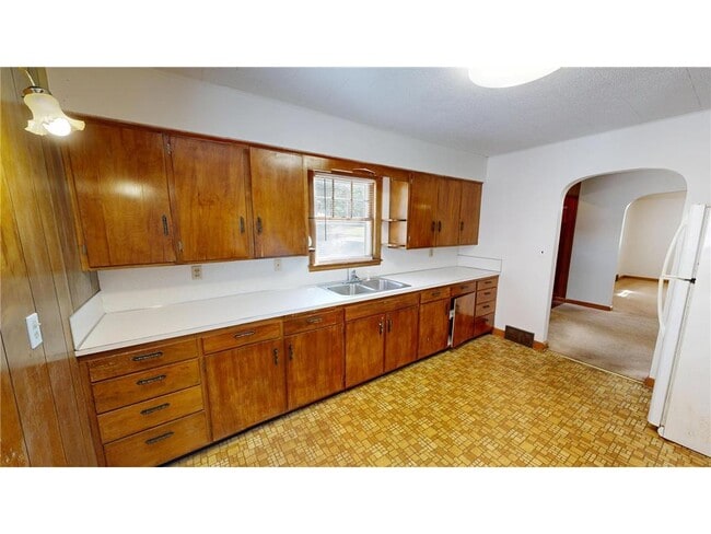 Building Photo - 114 6th Ave NE