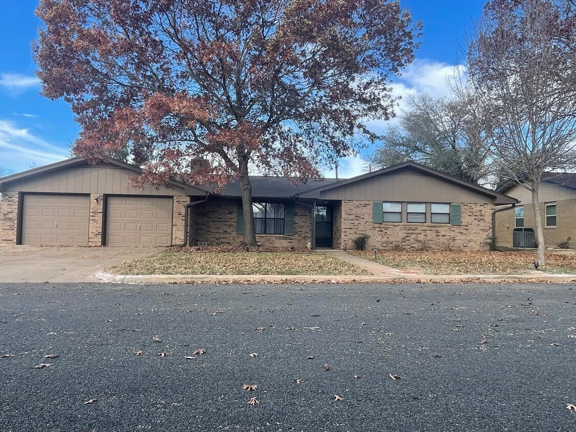 706 Kristofer St, Fredericksburg, TX 78624 House Rental in