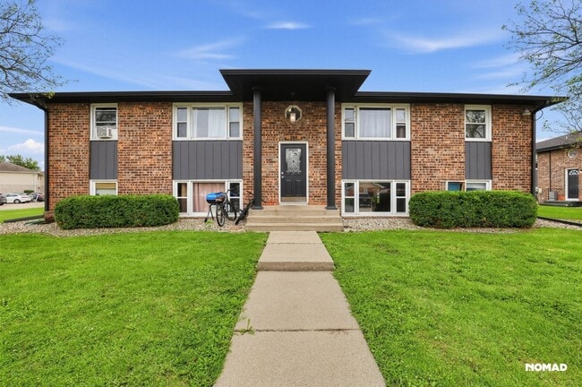Building Photo - 384 N Birch St
