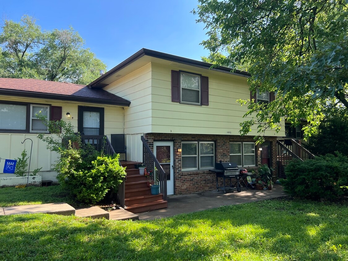1802 W 5th St Unit 3, Lawrence, KS 66044 Apartments in Lawrence, KS