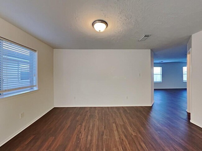 Building Photo - 2607 Feather Green Trail