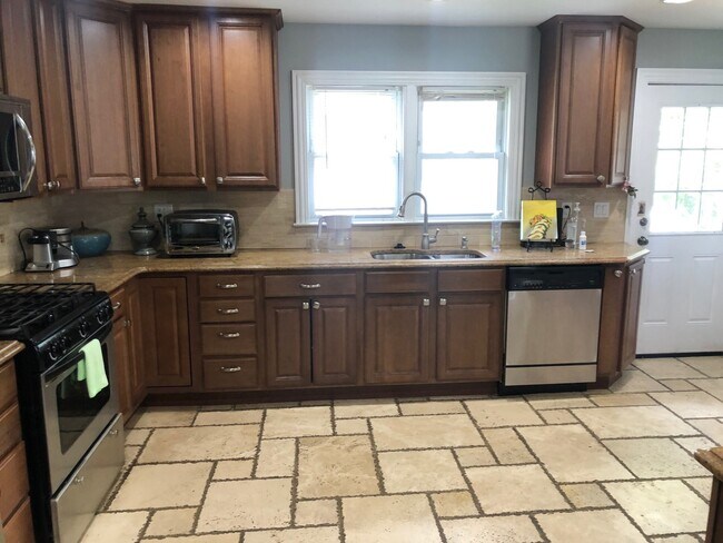 Foto del edificio - 114 E Lahon St