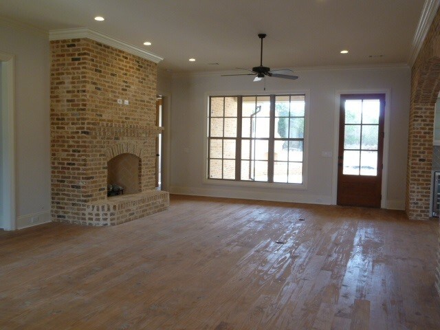 Building Photo - 213 WOODCREEK Rd