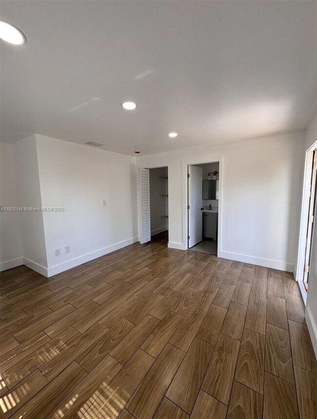 Foto del edificio - 617 NW 3rd Ave