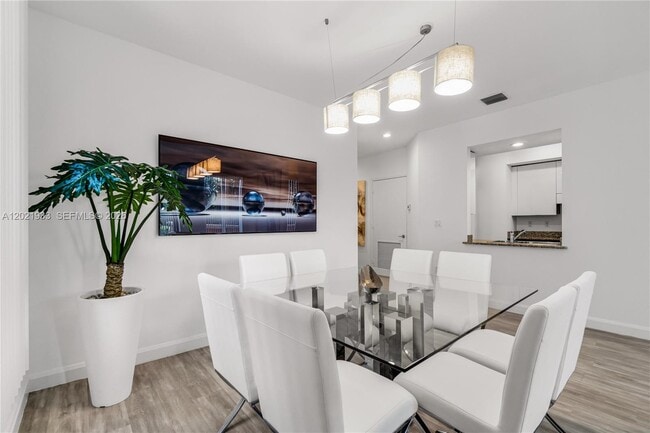 Building Photo - 785 Crandon Blvd