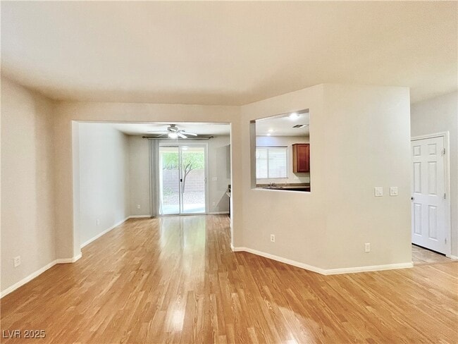 Foto del edificio - 10073 Pelham Park Ave