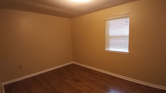 Building Photo - *LEASED* 3/1, 1122 sqft. Home w/fenced yar...