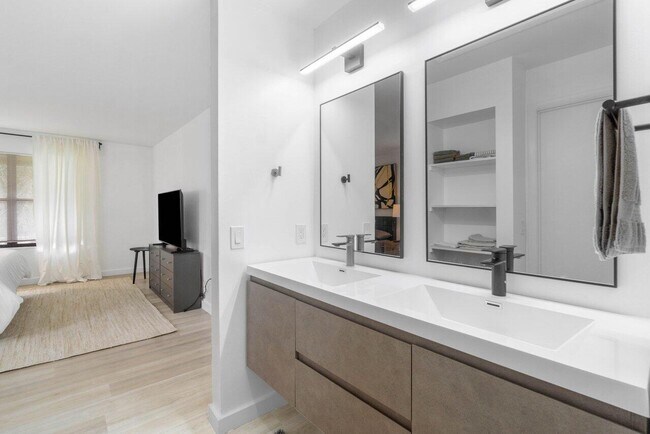 Foto del edificio - 13175 Chadwick Ct