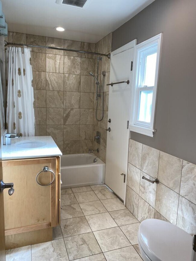 Building Photo - 1 bedroom in San Francisco CA 94133