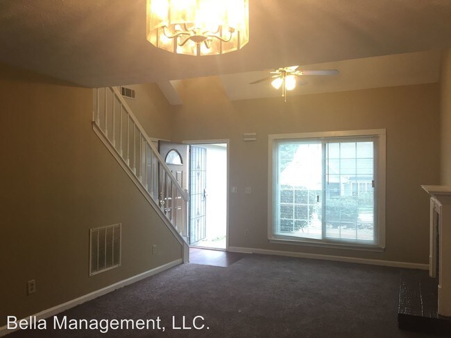 Building Photo - 4 br, 2.5 bath House - 3751 Oakwood Manor