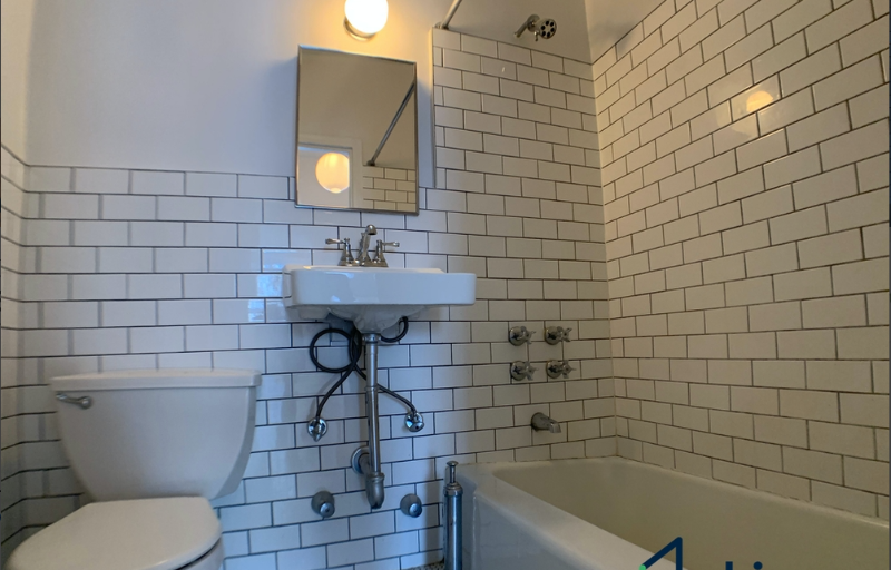 Building Photo - 38 E 81st St