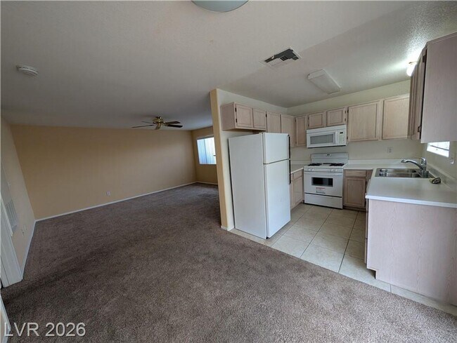 Foto del edificio - 1 Bedroom downstairs unit Henderson community with community pool