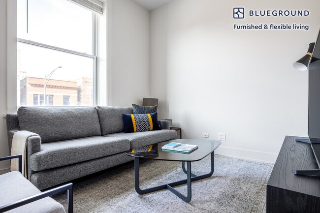 Foto del edificio - 3707 N Southport Ave