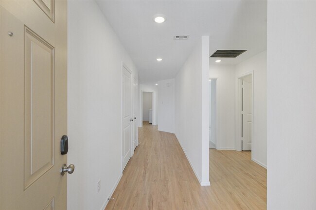 Foto del edificio - 27138 Breakaway Ln