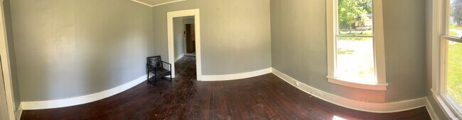 Building Photo - 2825 Desoto St