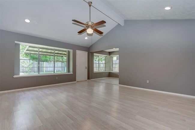 Foto del edificio - 7659 Winkle Wood Ln