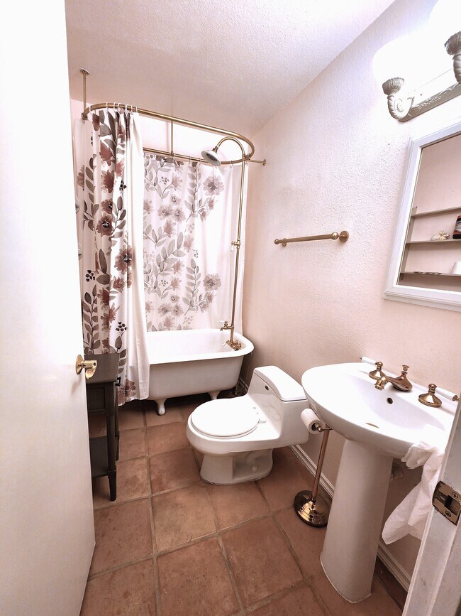 Foto del edificio - 5322 Colodny Dr