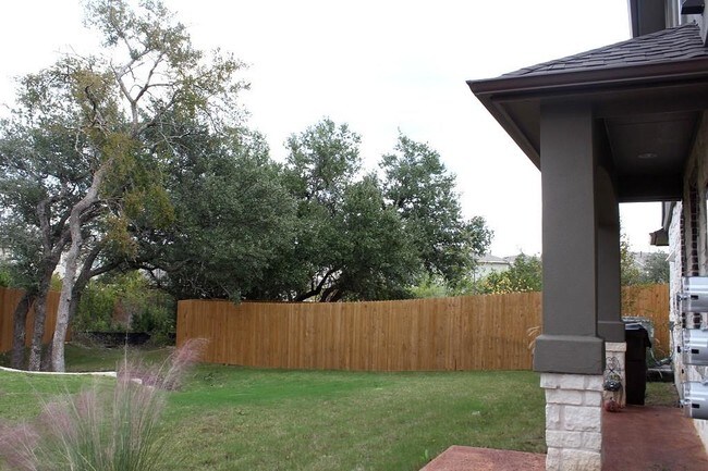 Foto del edificio - 13400 Briarwick Dr