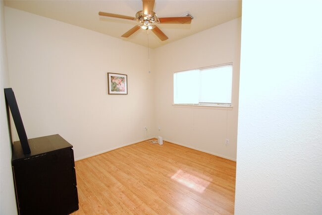 Building Photo - 6363 Provident Green Dr