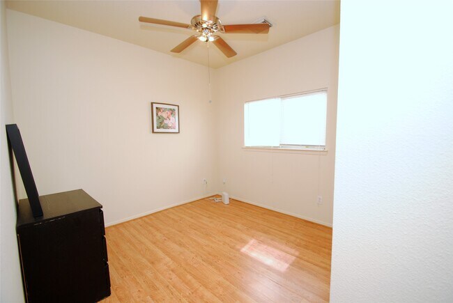 Foto del edificio - 6363 Provident Green Dr
