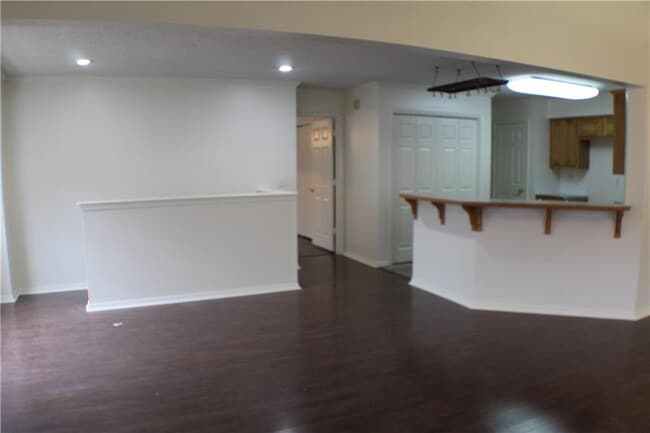 Building Photo - 69 Sherlock Dr