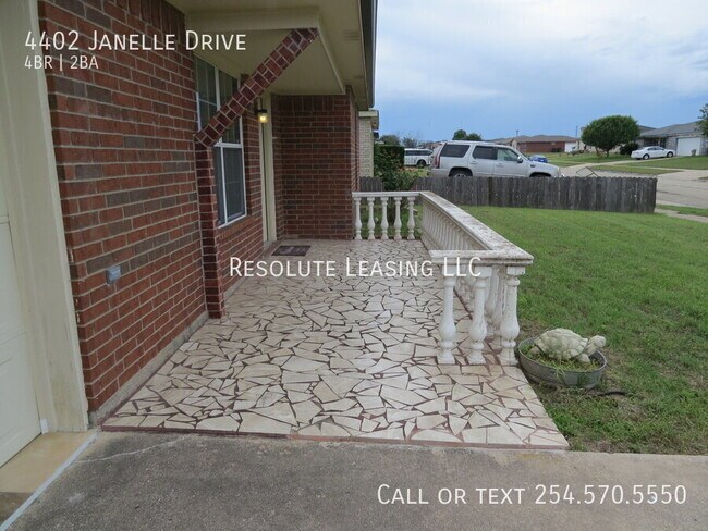 Building Photo - 4402 Janelle Dr