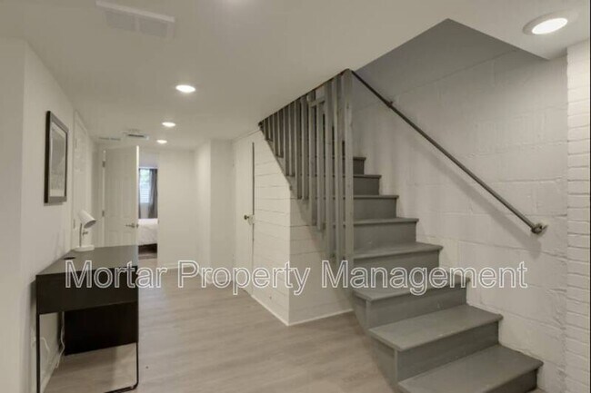 Foto del edificio - 1166 Randolph Ave