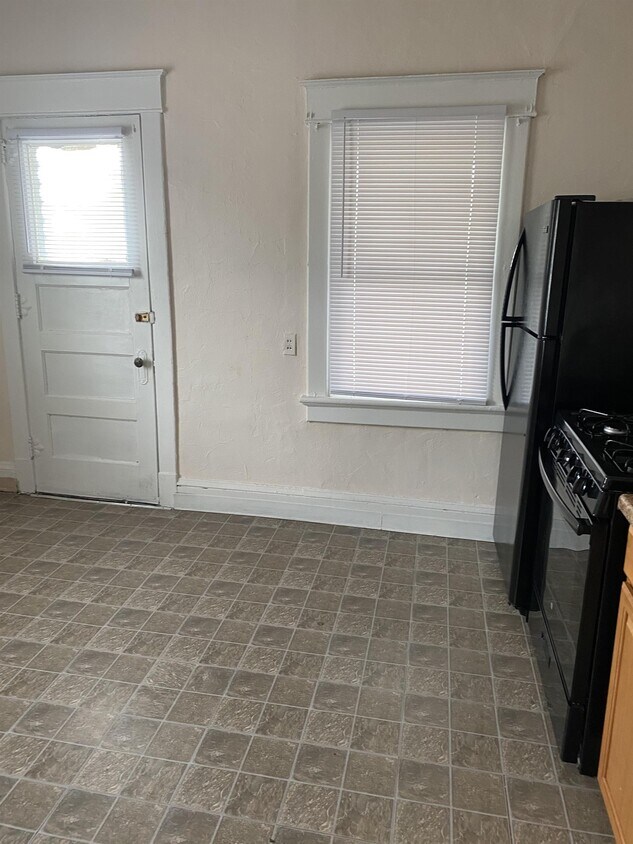 Primary Photo - 316-322 Taylor Ave