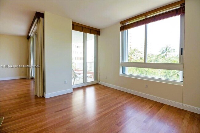 Foto del edificio - 785 Crandon Blvd