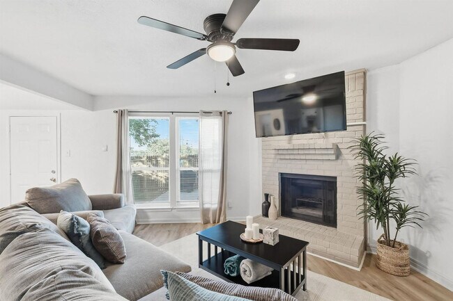 Foto del edificio - 2162 E Arkansas Ln