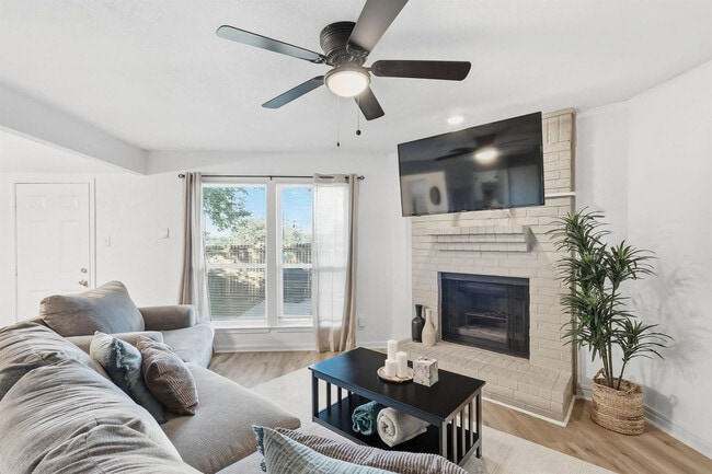 Building Photo - 2162 E Arkansas Ln