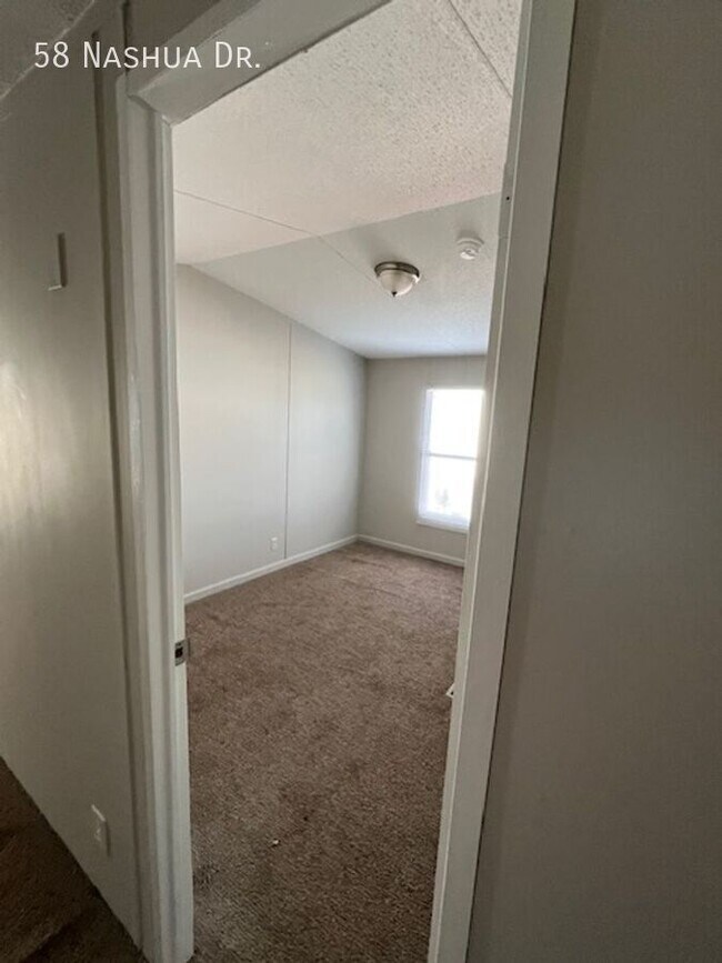 Foto del edificio - 58 Nashua Dr