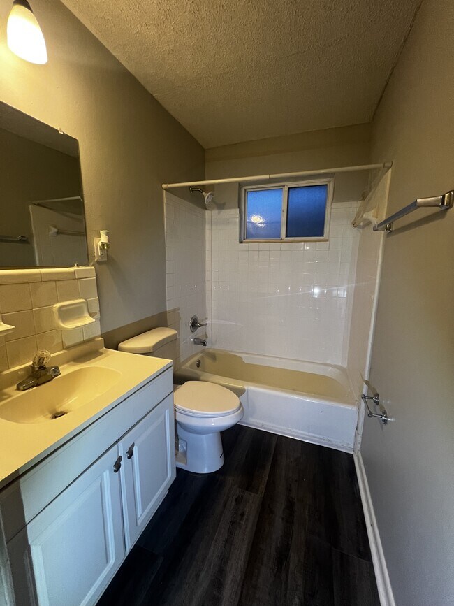 Foto del edificio - 4216 Flintlock Dr