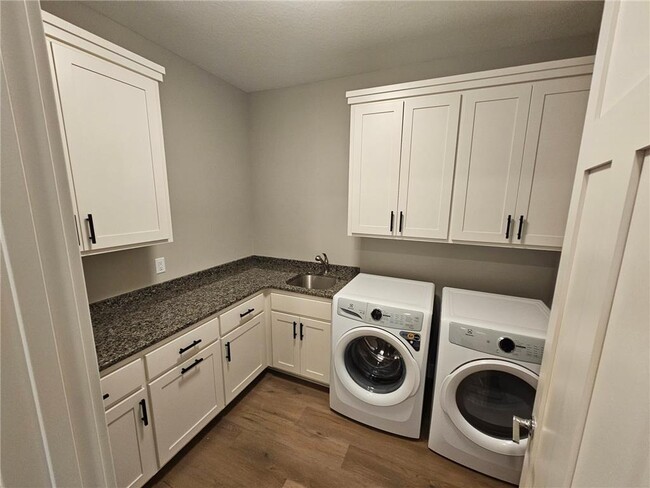 Building Photo - 11301 Wildflower Dr