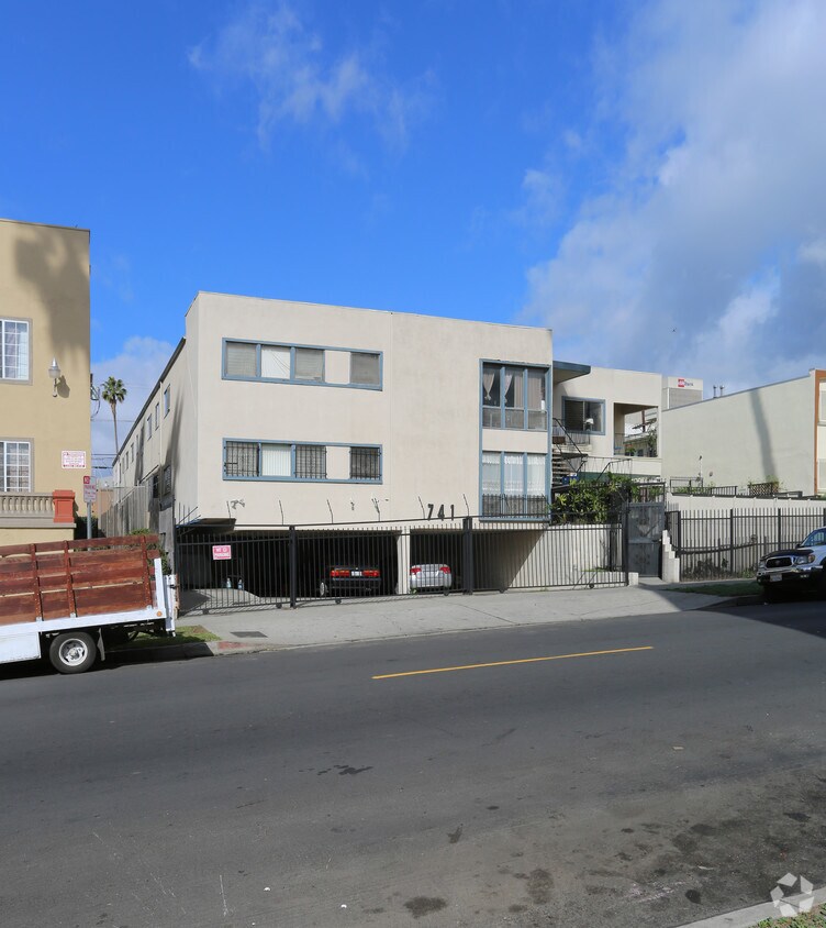 Foto del edificio - 741 S New Hampshire Ave