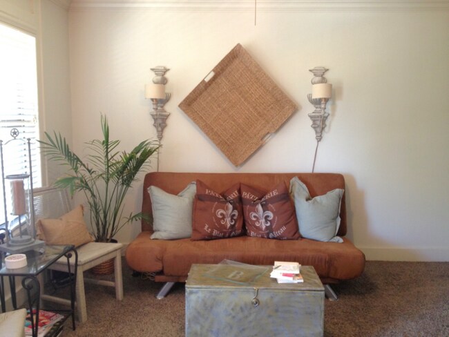 Building Photo - 711 W Douglas St