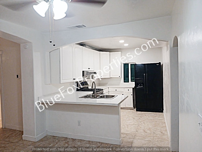 Building Photo - 2641 N Fontana Ave