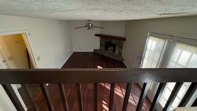 Foto del edificio - 656 Longbow Ct