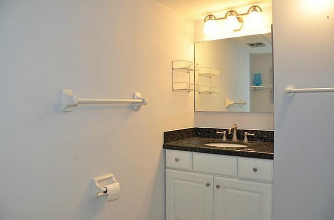 Building Photo - 3129 Oakland Shores Dr