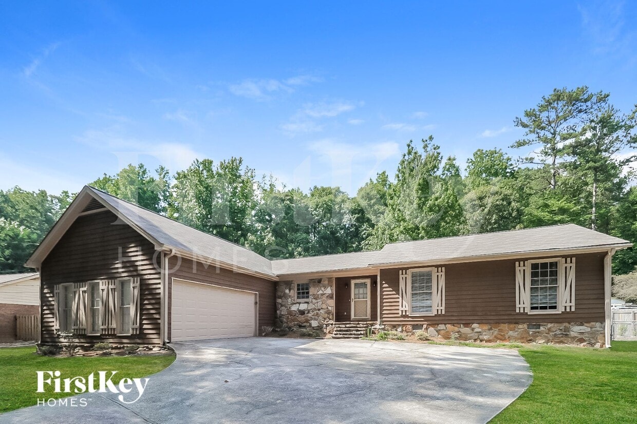 Foto principal - 2835 Twin Springs Dr