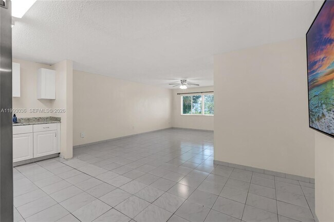 Foto del edificio - 14820 Naranja Lakes Blvd