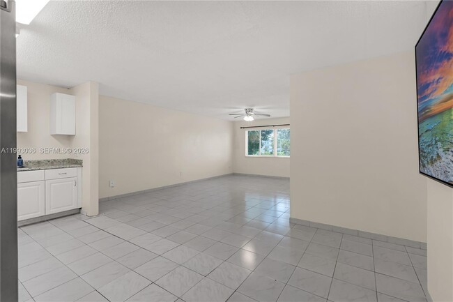 Building Photo - 14820 Naranja Lakes Blvd