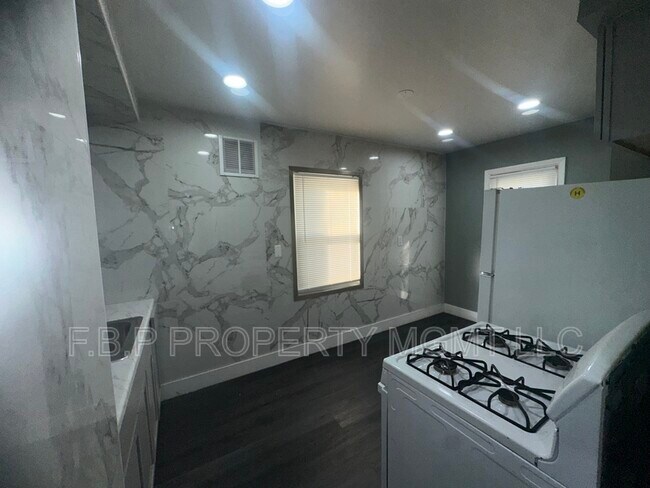 Foto del edificio - 8435 Westwood St