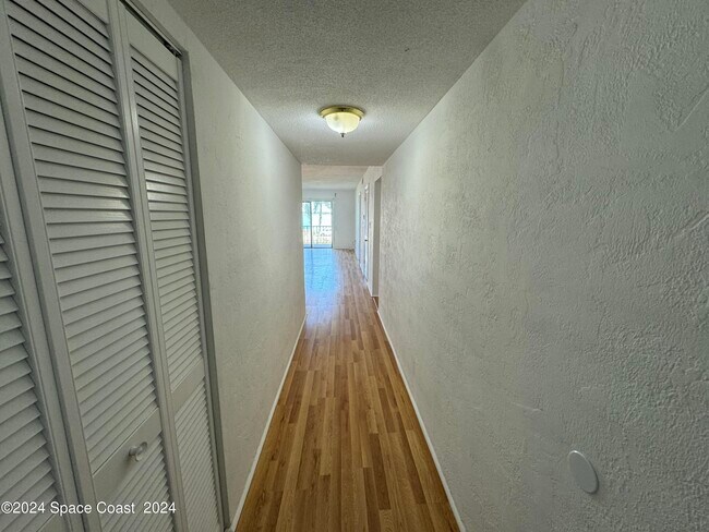 Building Photo - 1025 Rockledge Dr