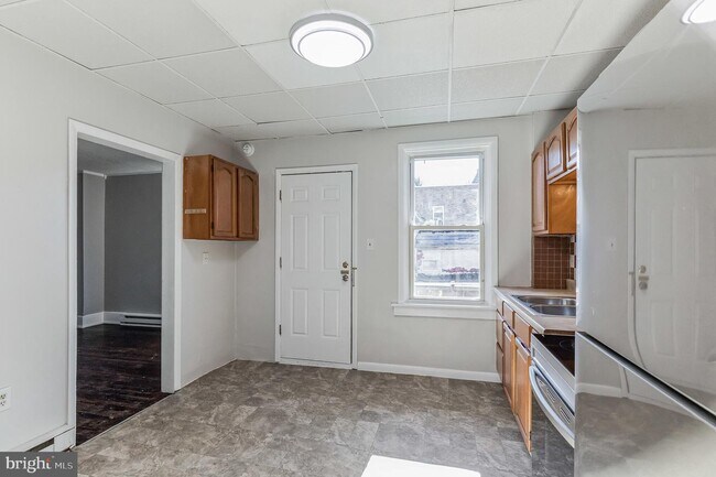 Building Photo - 34 N Nescopec St