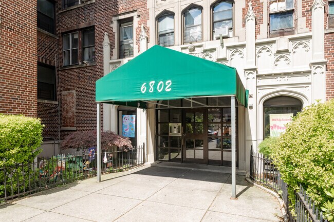 Foto del edificio - 6802 Ridge Blvd