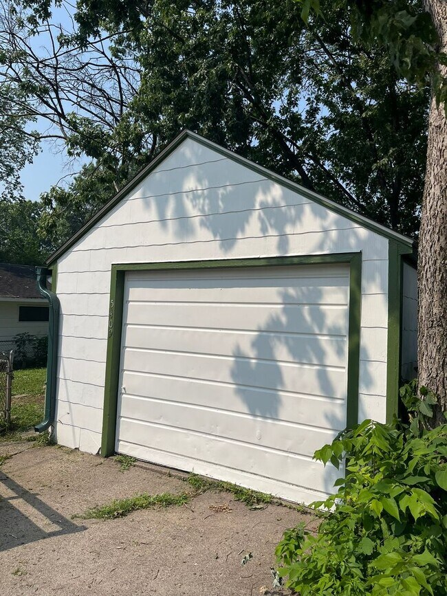 Building Photo - Southern Minneapolis Living